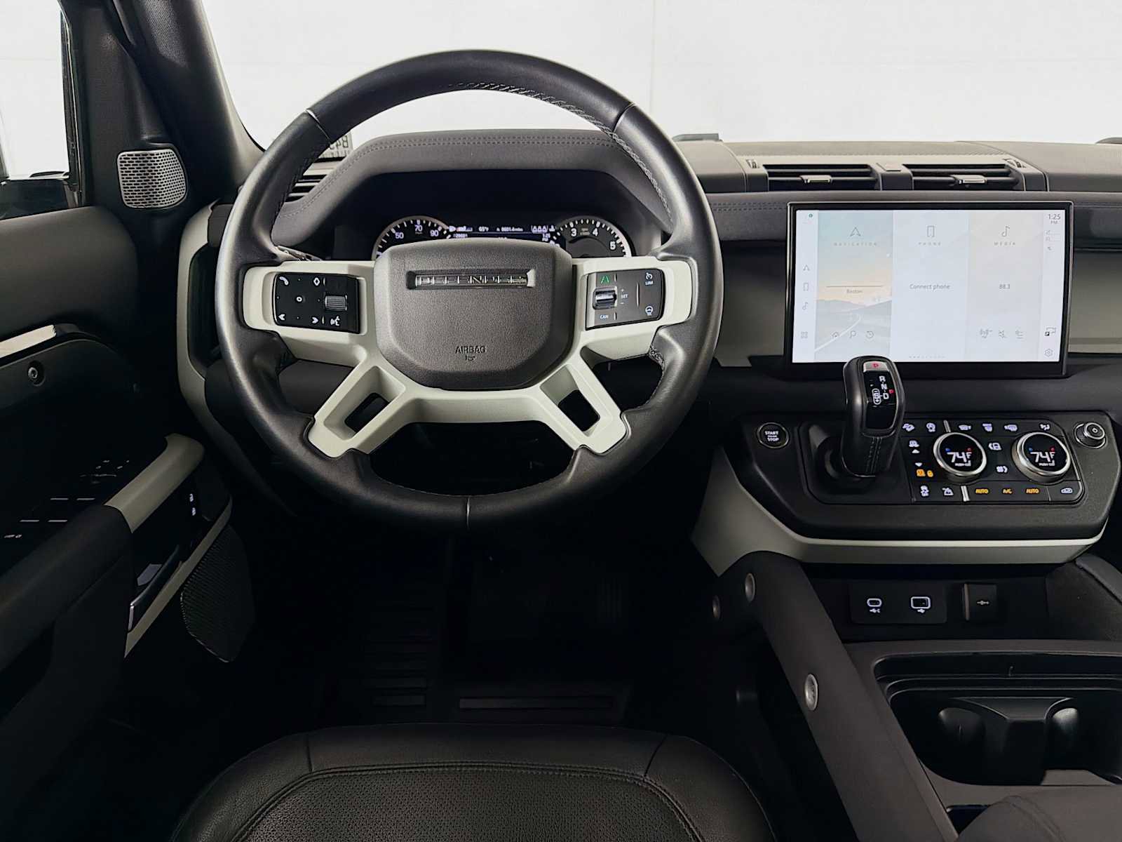 Used 2023 Land Rover Defender 130 SE image 23