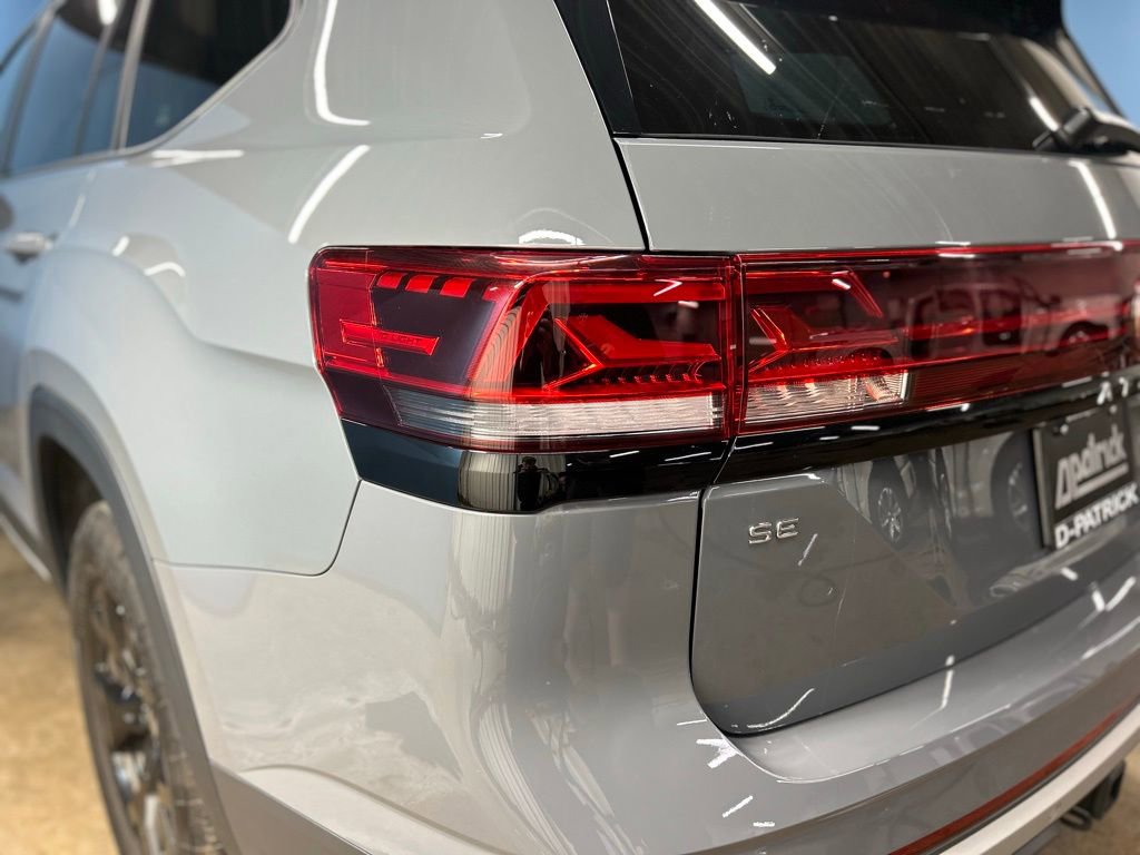 Used 2024 Volkswagen Atlas Peak Edition SE image 9