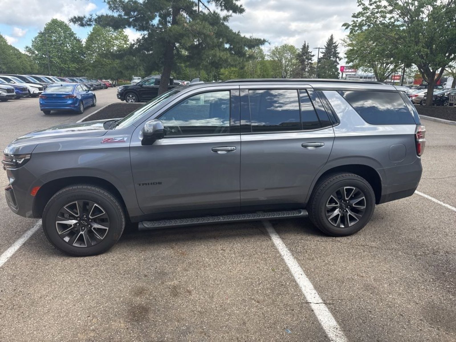 Used 2021 Chevrolet Tahoe Z71 w/ Z71 Off-Road Package AWD/4WD image 4