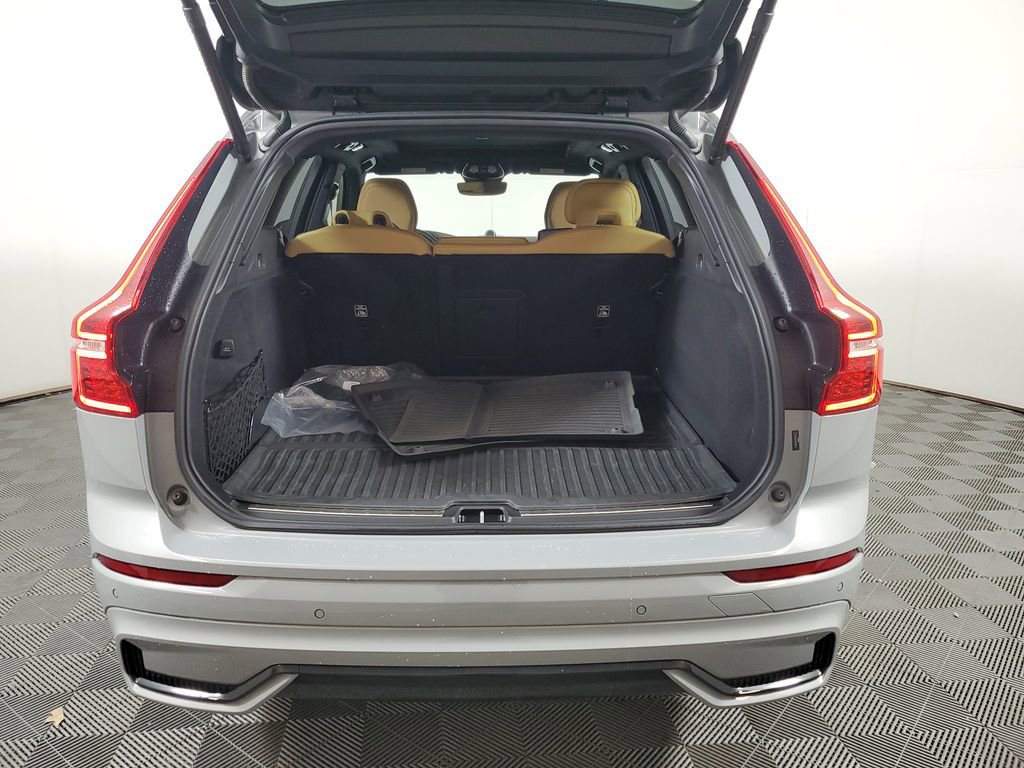 Used 2024 Volvo XC60 T8 Ultimate w/ Climate Package AWD/4WD image 11