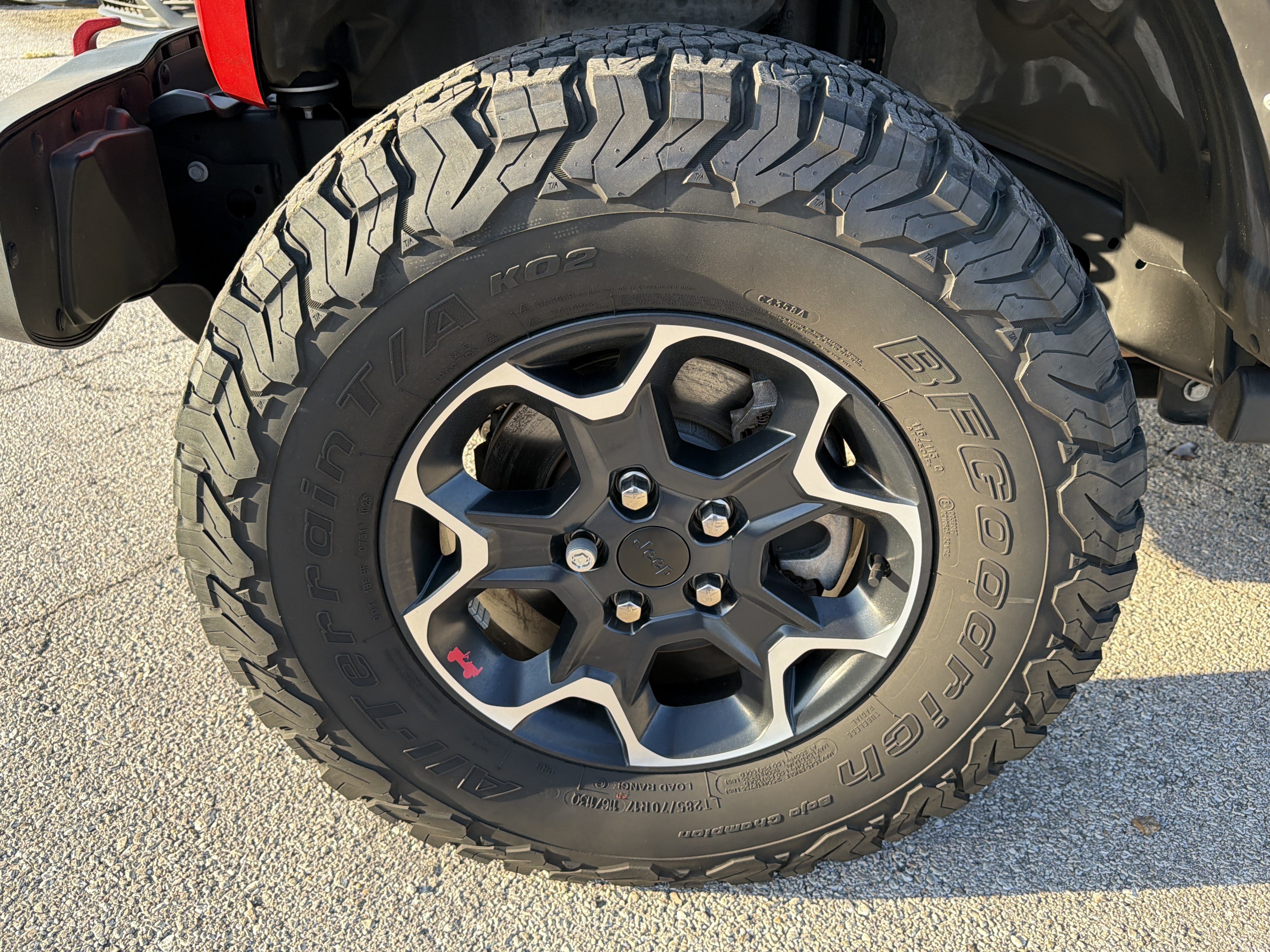 Used 2023 Jeep Wrangler Unlimited Rubicon w/ LED Lighting Group AWD/4WD image 12