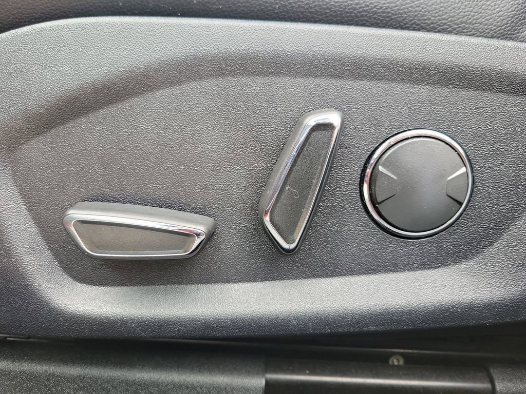 Used 2020 Ford Fusion SEL FWD image 16