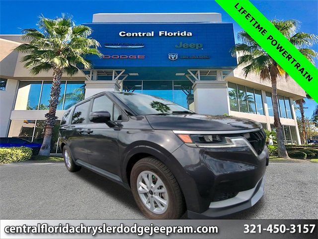 Used 2024 Kia Carnival LX image 1