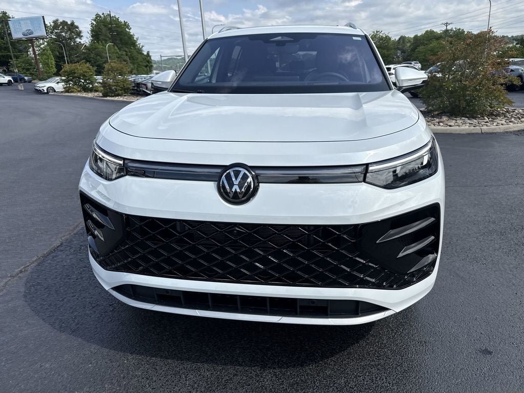 New 2026 Volkswagen Tiguan SEL R-Line AWD/4WD image 2