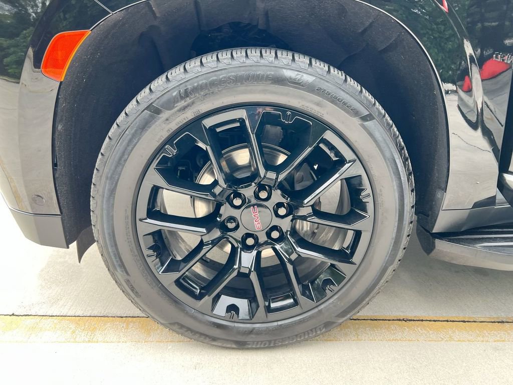 Used 2024 GMC Yukon Denali w/ Advanced Technology Package AWD/4WD image 9
