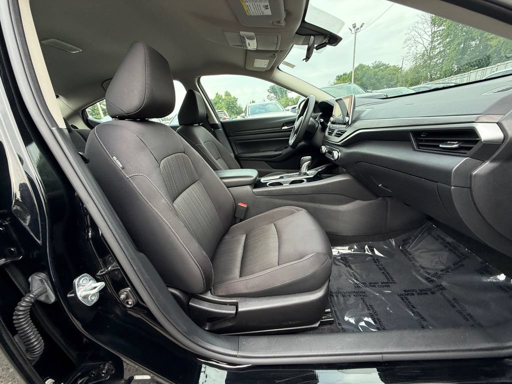 Used 2024 Nissan Altima 2.5 SV FWD image 24