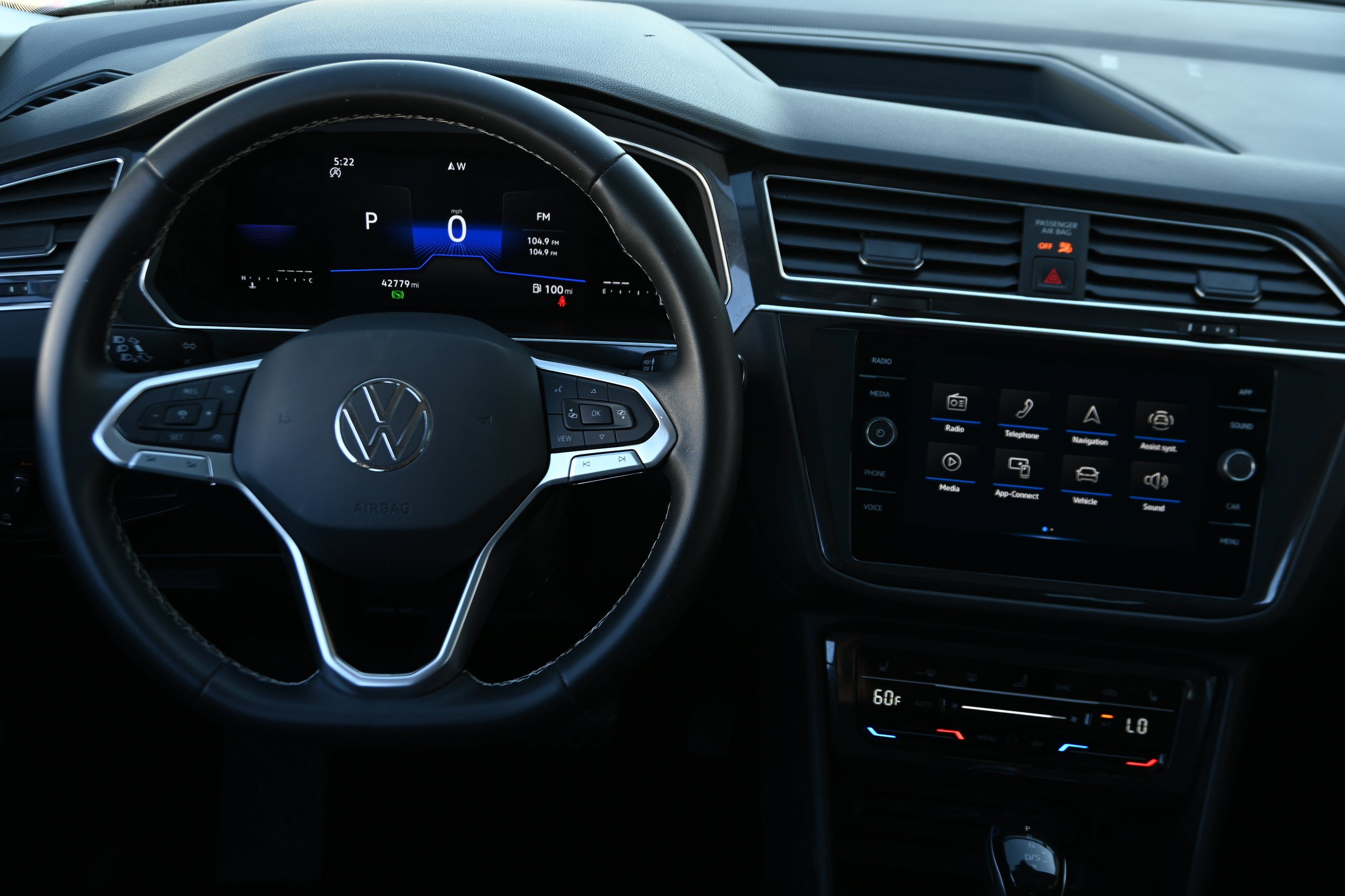 Used 2023 Volkswagen Tiguan SE w/ Panoramic Sunroof Package FWD image 17