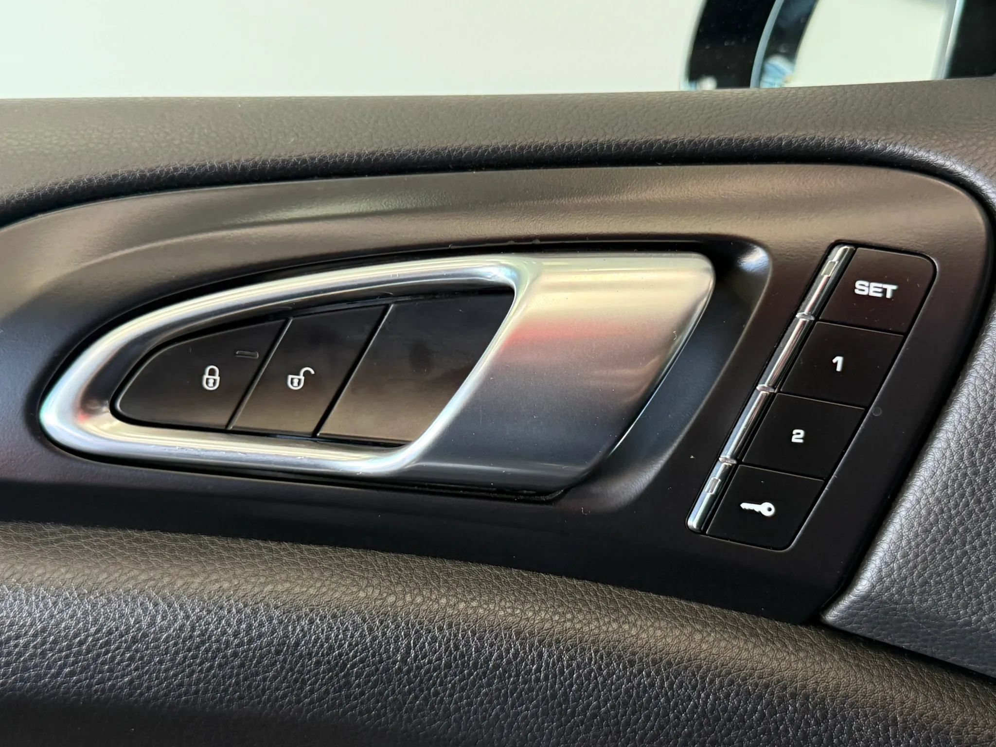 Used 2017 Porsche Cayenne Platinum Edition AWD/4WD image 56