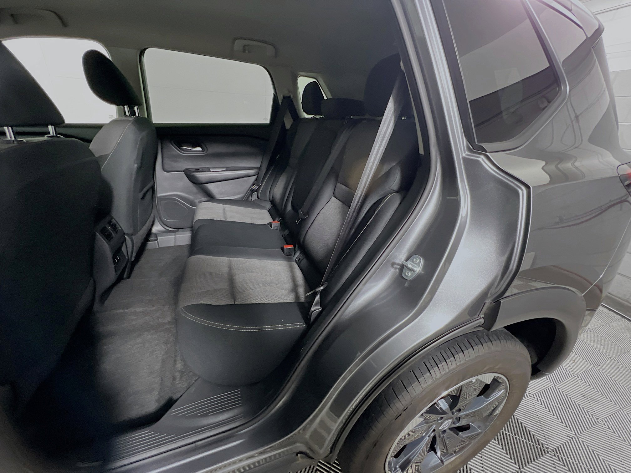 Used 2024 Nissan Rogue SV image 29