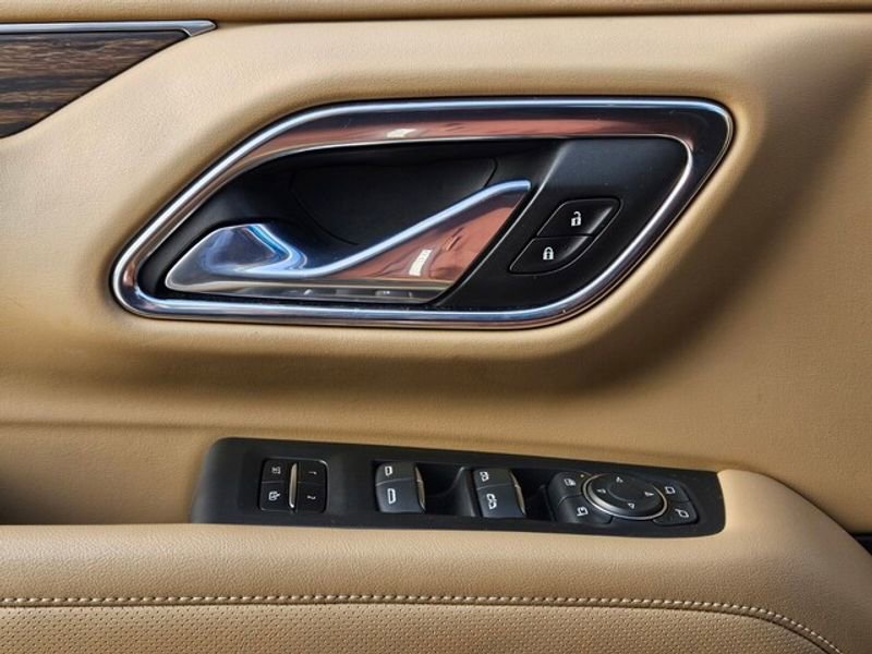 Used 2021 Chevrolet Tahoe Premier w/ Premium Package image 28