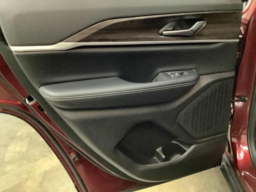 New 2026 Jeep Grand Cherokee Altitude image 26