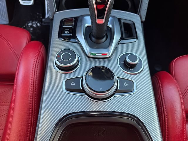 Used 2024 Alfa Romeo Stelvio Veloce image 38