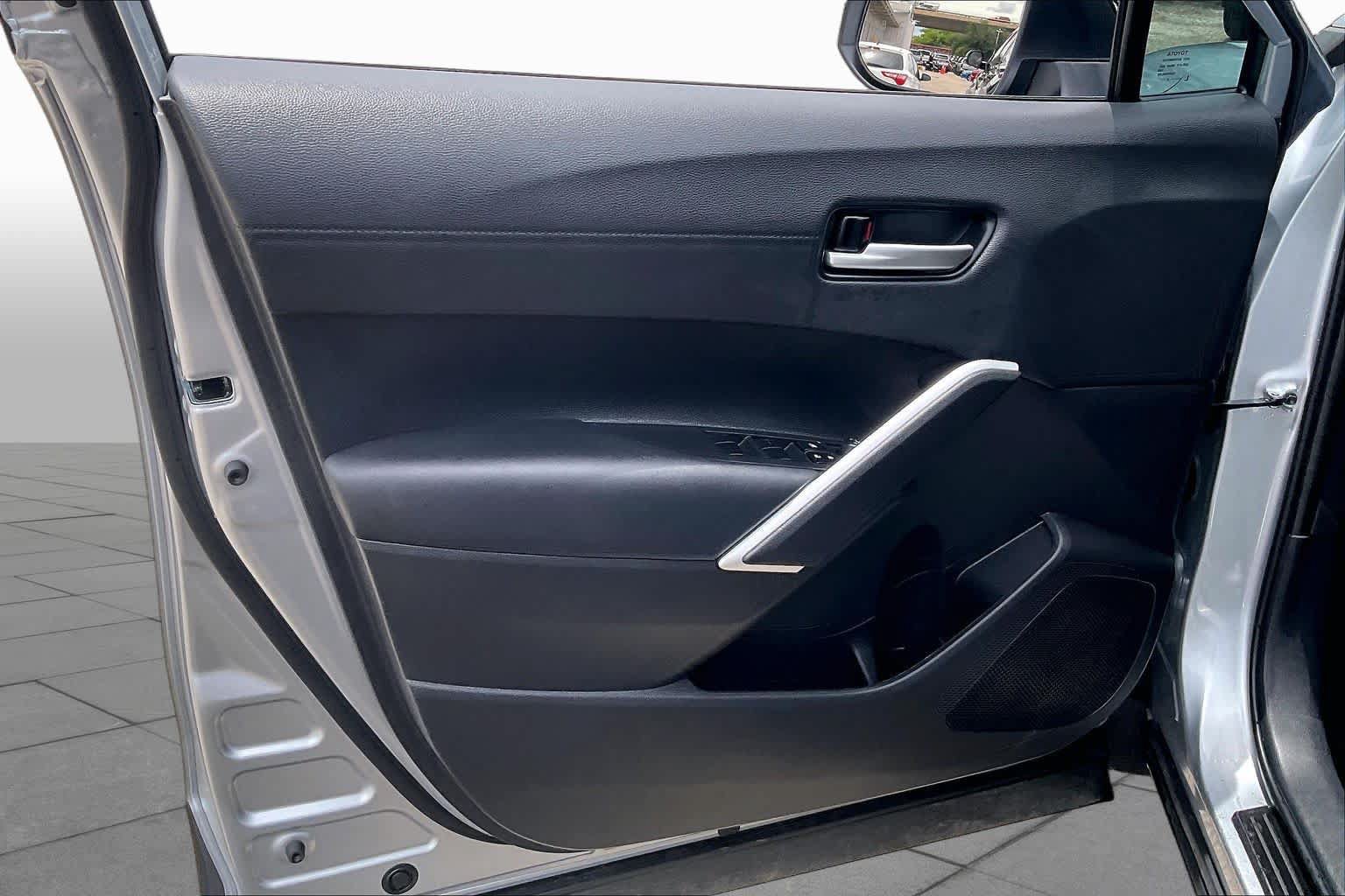Used 2025 Toyota Corolla Cross XLE FWD image 21