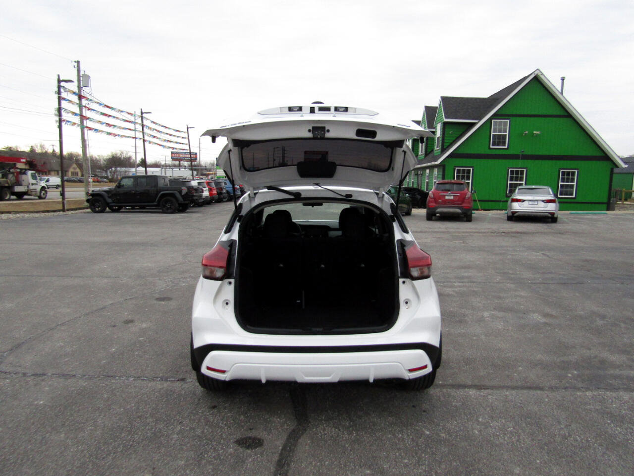 Used 2022 Nissan Kicks SV image 21