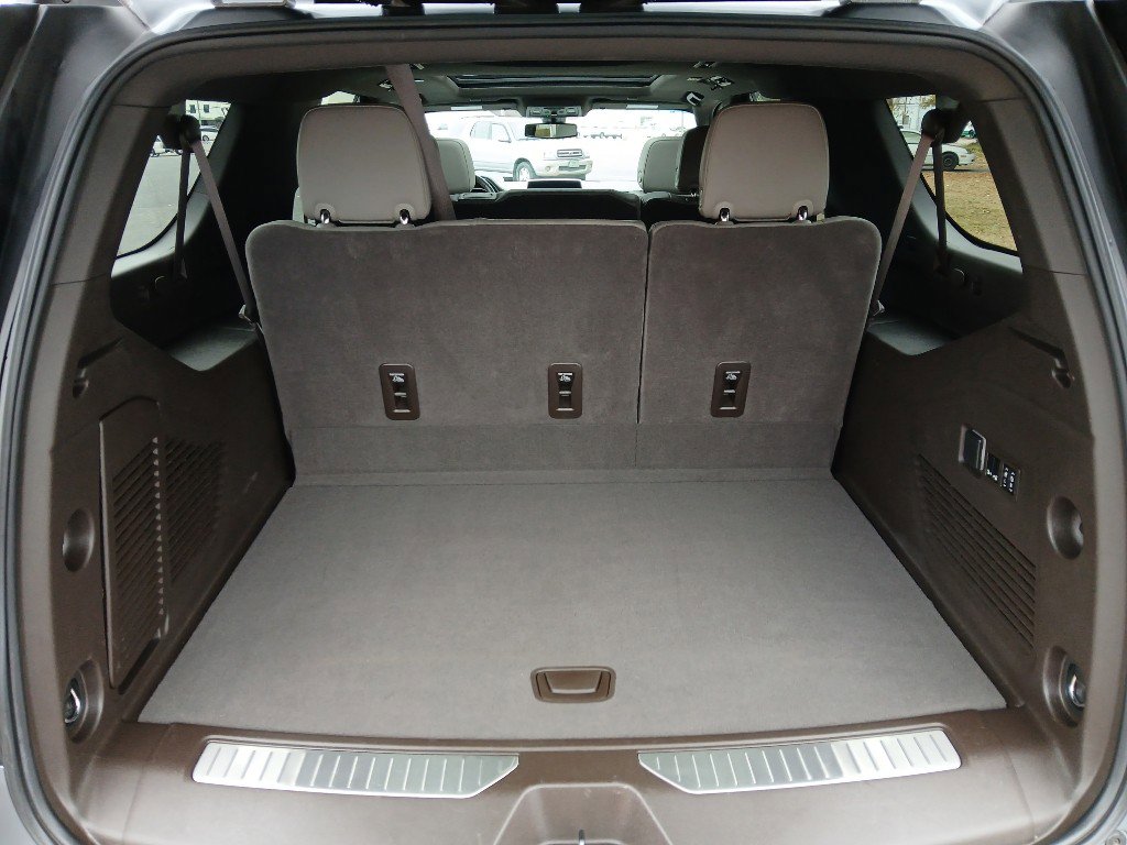 Used 2022 Chevrolet Suburban Z71 w/ Luxury Package image 27