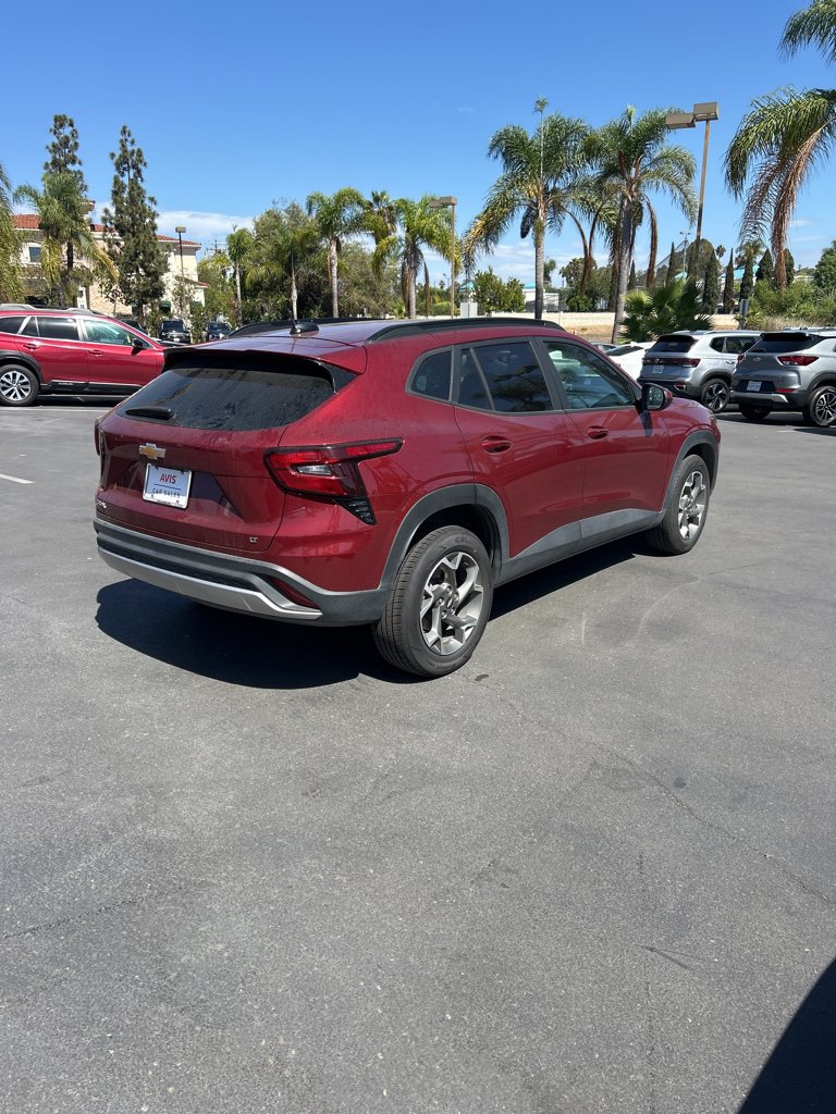 Used 2025 Chevrolet Trax LT w/ LT Convenience Package FWD image 6
