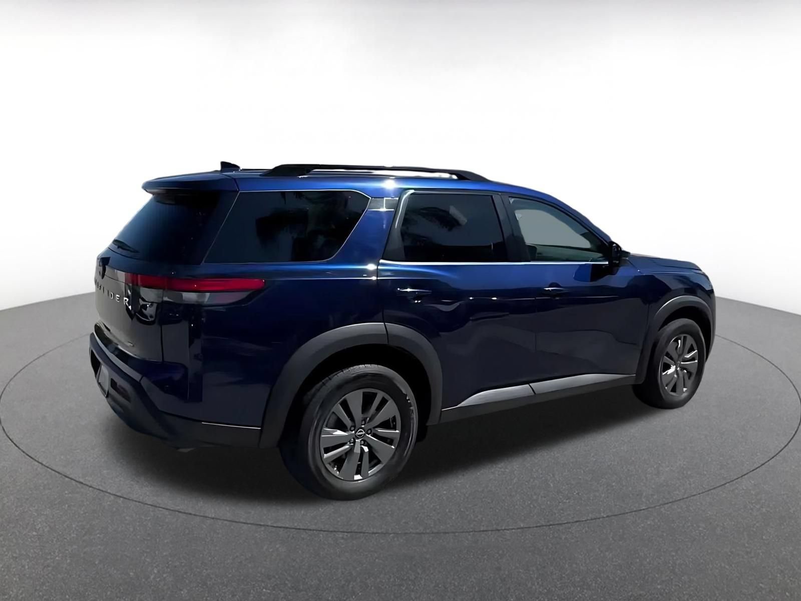 Used 2025 Nissan Pathfinder SV AWD/4WD image 14