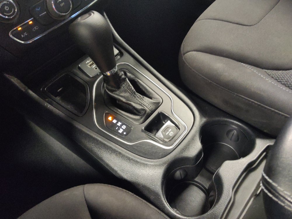 Used 2019 Jeep Cherokee Latitude w/ Popular Appearance Group FWD image 26