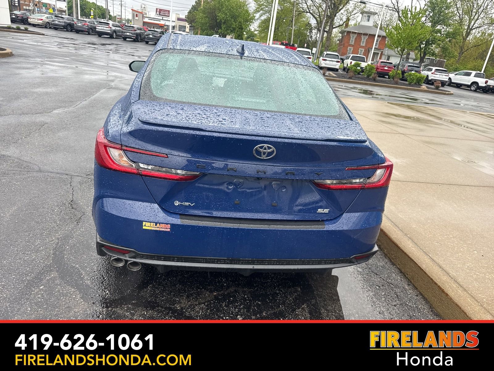 Used 2025 Toyota Camry SE FWD image 4