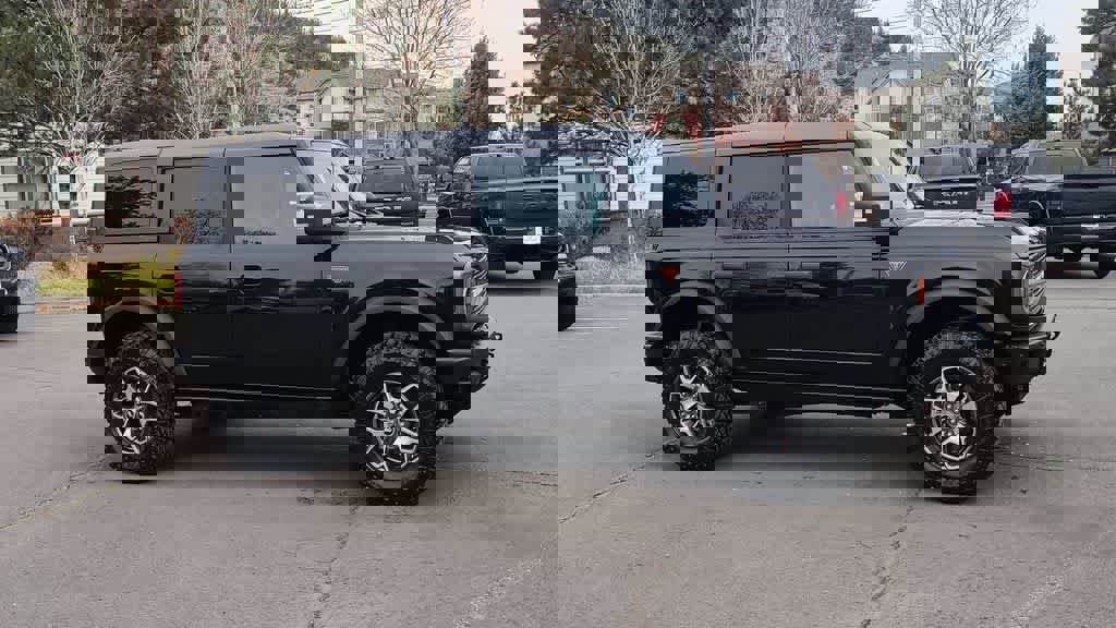 Used 2023 Ford Bronco Badlands image 2