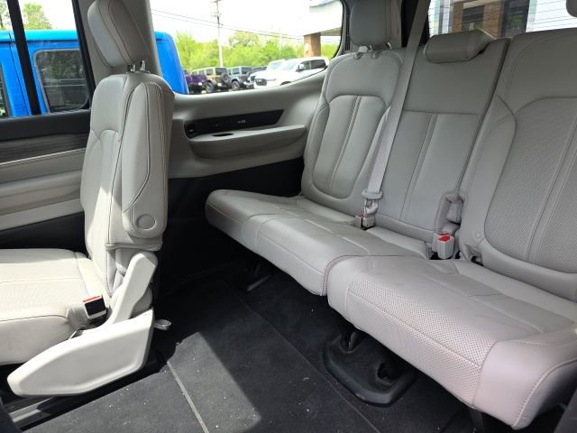 Used 2024 Jeep Wagoneer Series II w/ Convenience Group I AWD/4WD image 12