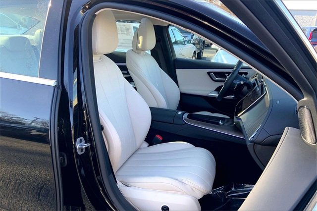 Used 2025 Mercedes-Benz E 350 4MATIC Sedan image 7
