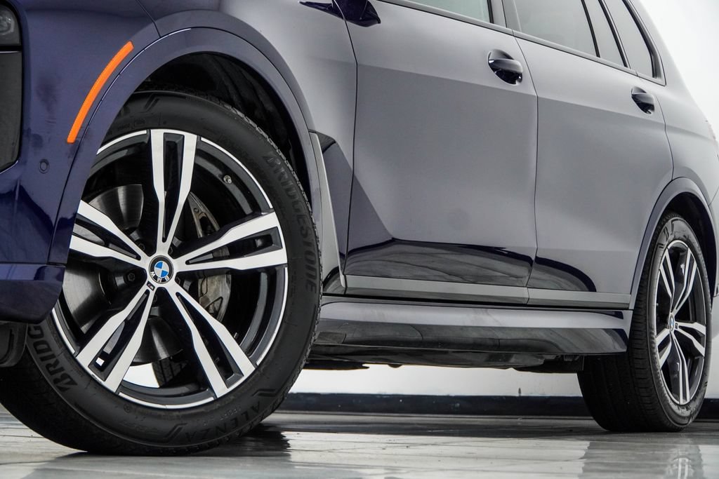 Used 2023 BMW X7 xDrive40i w/ M Sport Package AWD/4WD image 4