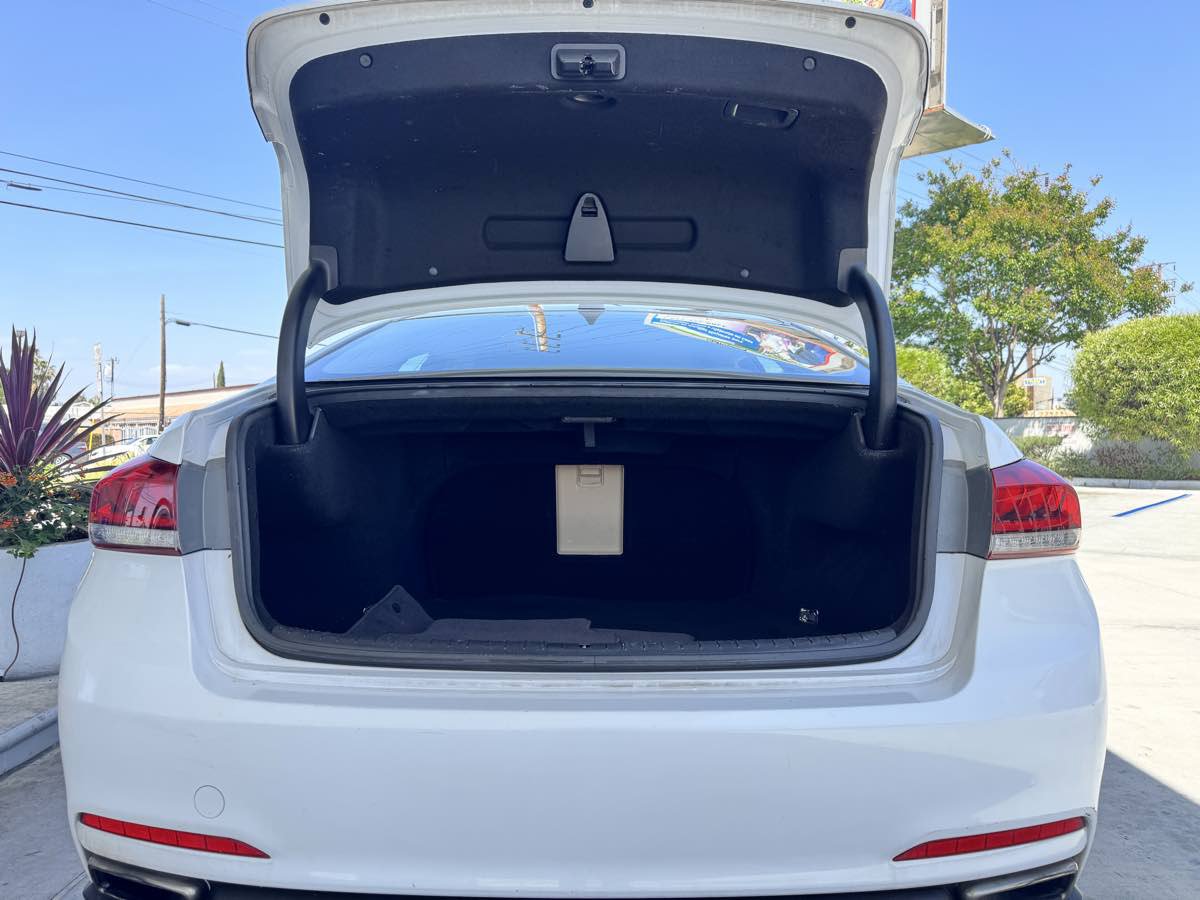 Used 2015 Hyundai Genesis 3.8 RWD image 23
