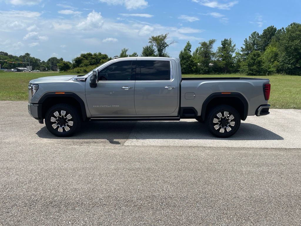 Used 2025 GMC Sierra 2500 Denali w/ Denali Reserve Package AWD/4WD image 2