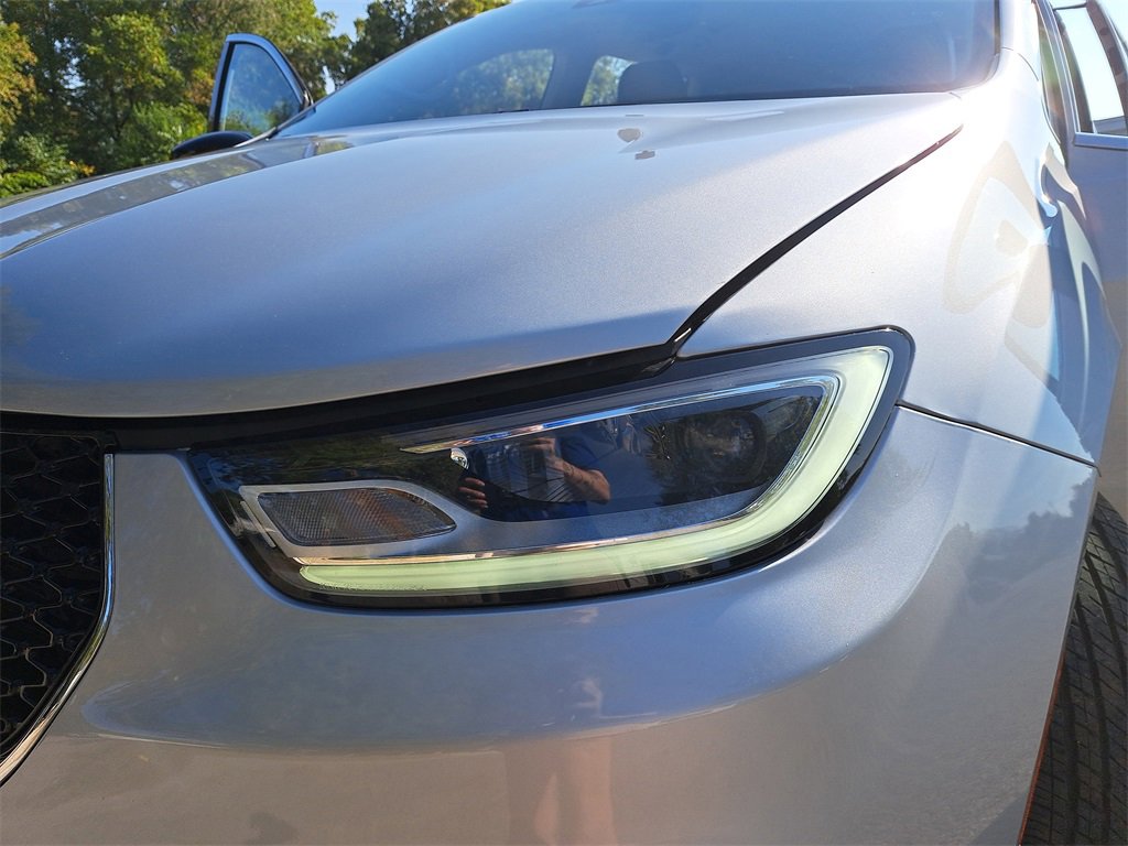 Used 2024 Chrysler Pacifica Touring-L image 30