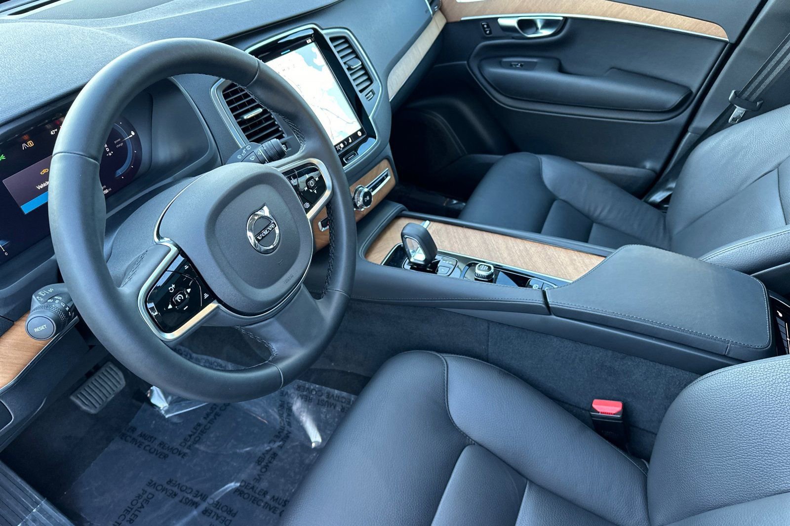 Used 2025 Volvo XC90 T8 Core w/ Protection Package Premier image 13