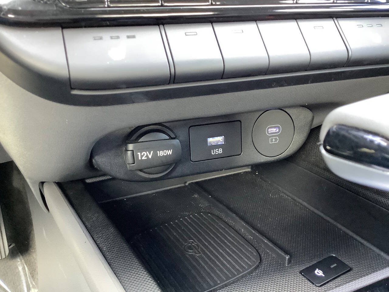 Used 2025 Hyundai Elantra SEL FWD image 46