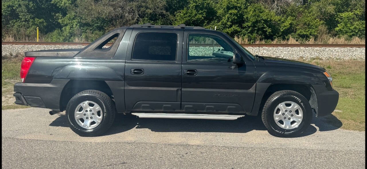 Used 2003 Chevrolet Avalanche 4x4 w/ Suspension Package, Off-Road image 6