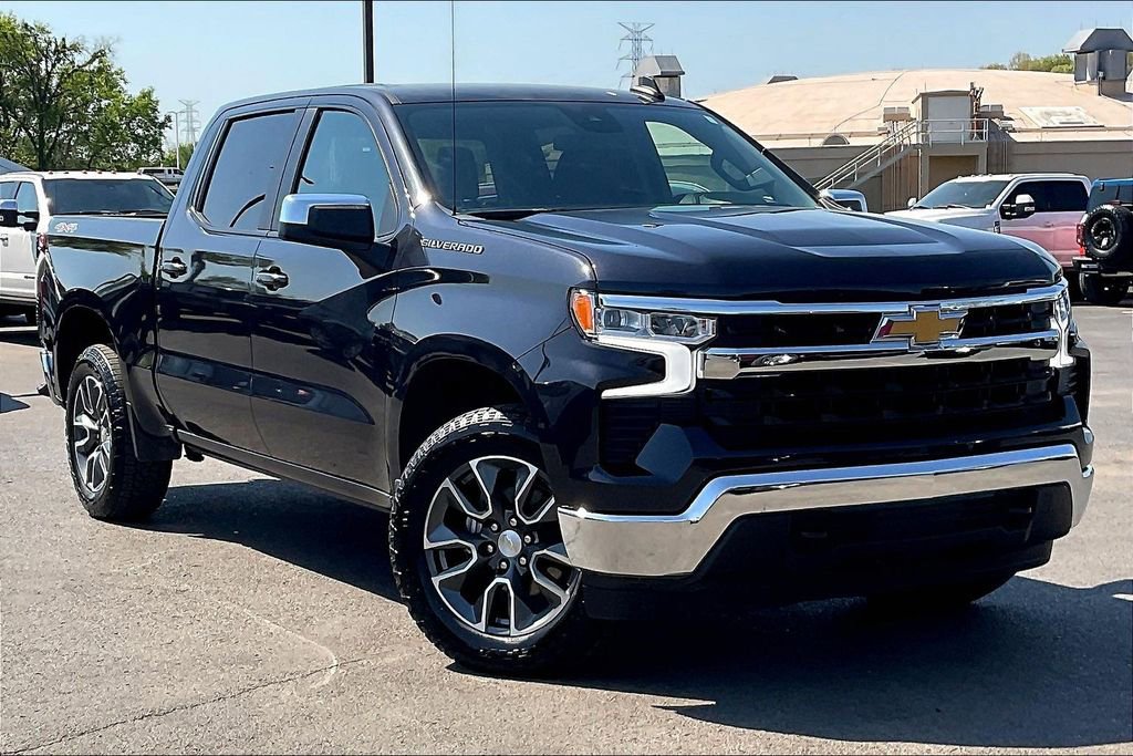 Used 2023 Chevrolet Silverado 1500 LT AWD/4WD image 35