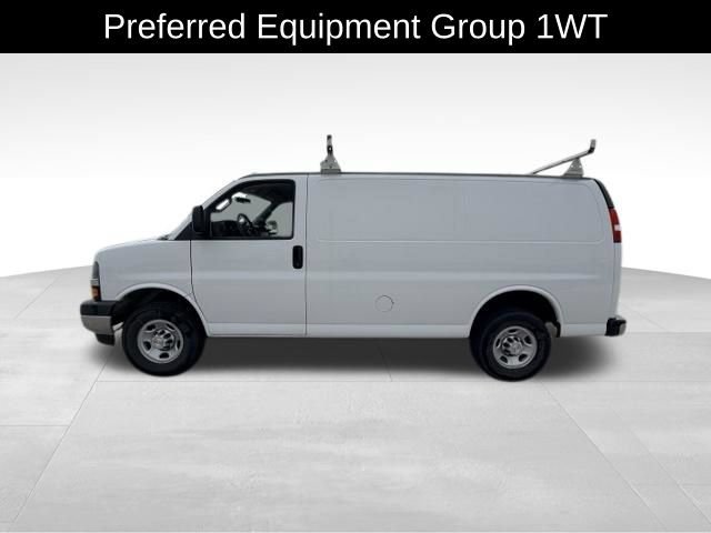Used 2022 Chevrolet Express 2500 w/ Driver Convenience Package RWD image 4