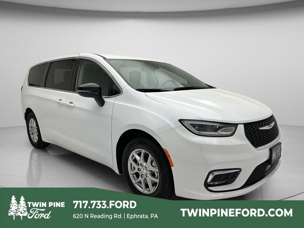 Used 2024 Chrysler Pacifica Touring-L FWD image 1