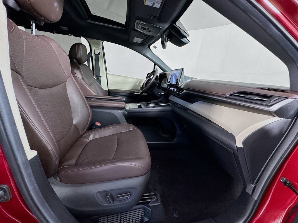 Used 2024 Toyota Sienna Platinum FWD image 34