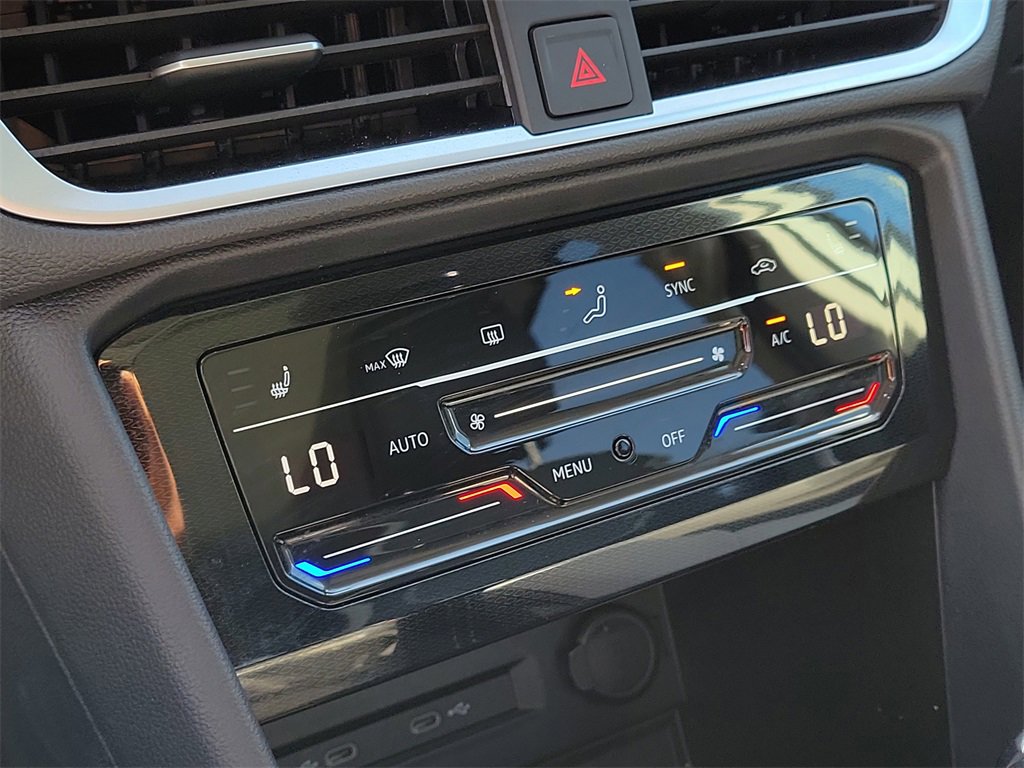 Certified 2025 Volkswagen Taos SE image 24