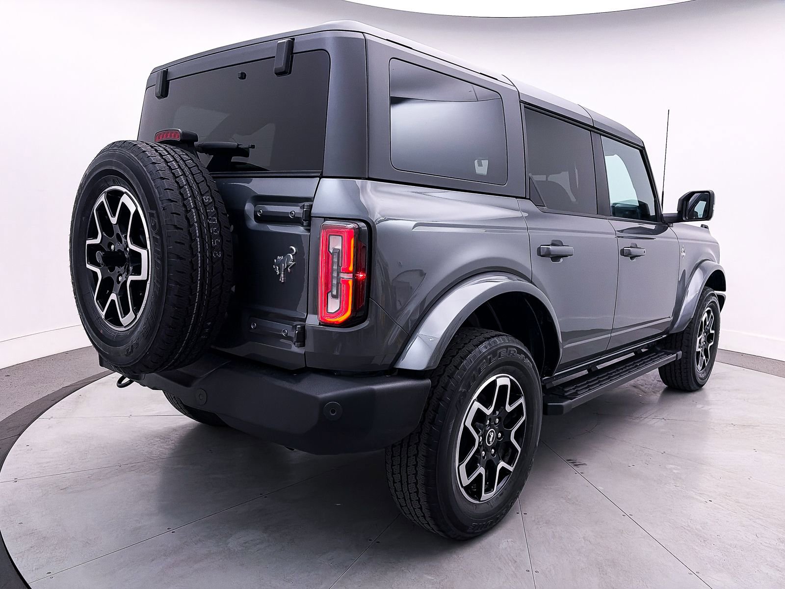 Used 2023 Ford Bronco Outer Banks image 14