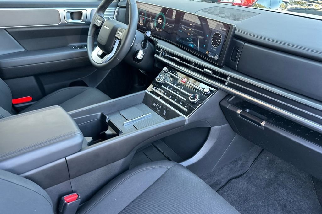 Used 2025 Hyundai Santa Fe SE image 17