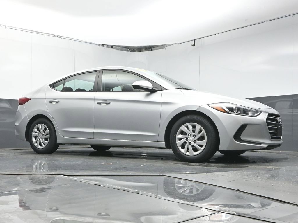 Used 2018 Hyundai Elantra SE w/ Cargo Package image 28