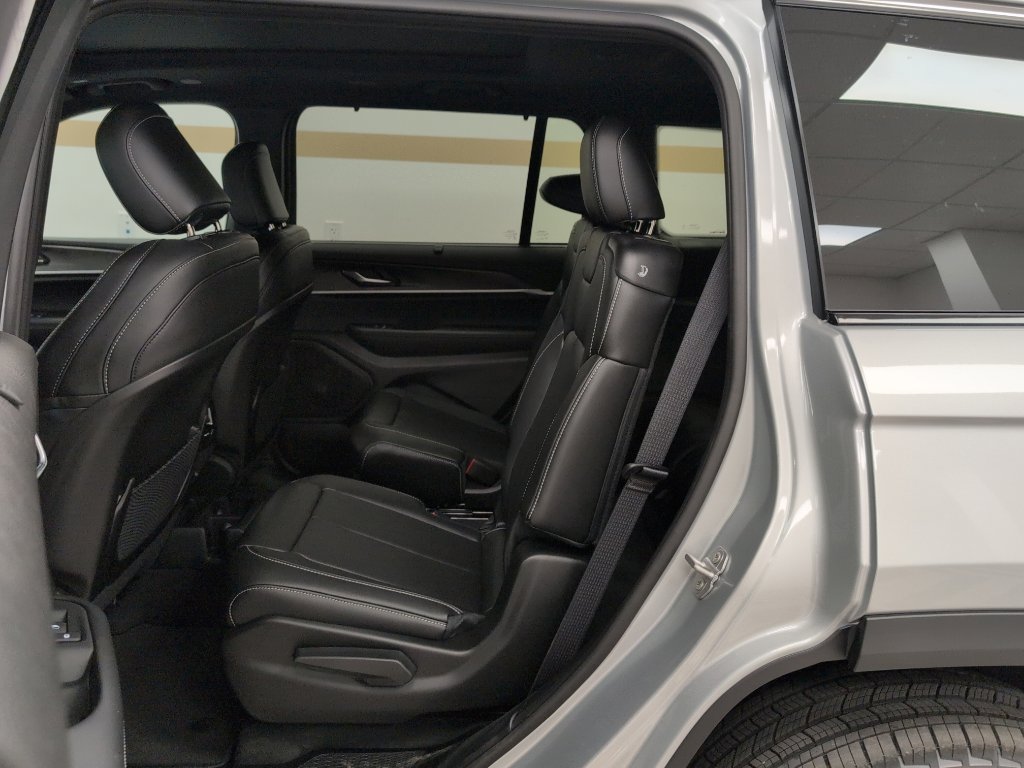 New 2025 Jeep Grand Cherokee L Limited w/ Luxury Tech Group II image 8
