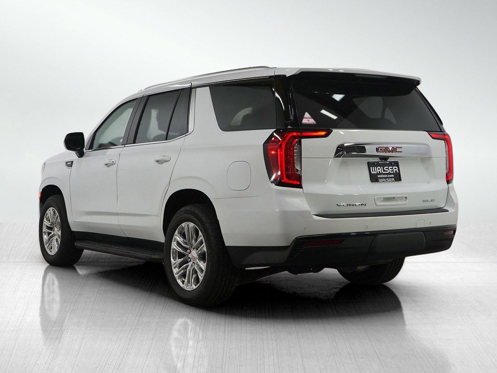 Used 2024 GMC Yukon SLE image 3