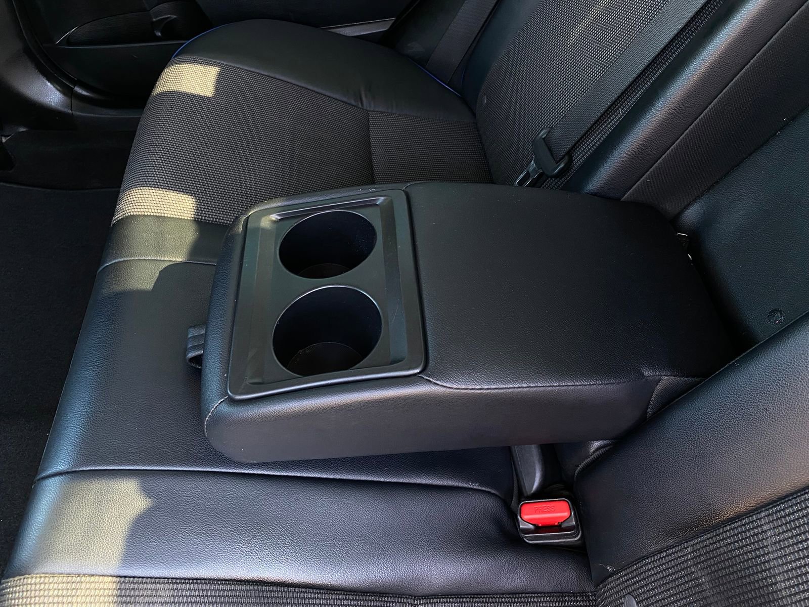 Used 2017 Toyota Corolla SE w/ Carpet Mat Package (TMS) FWD image 28