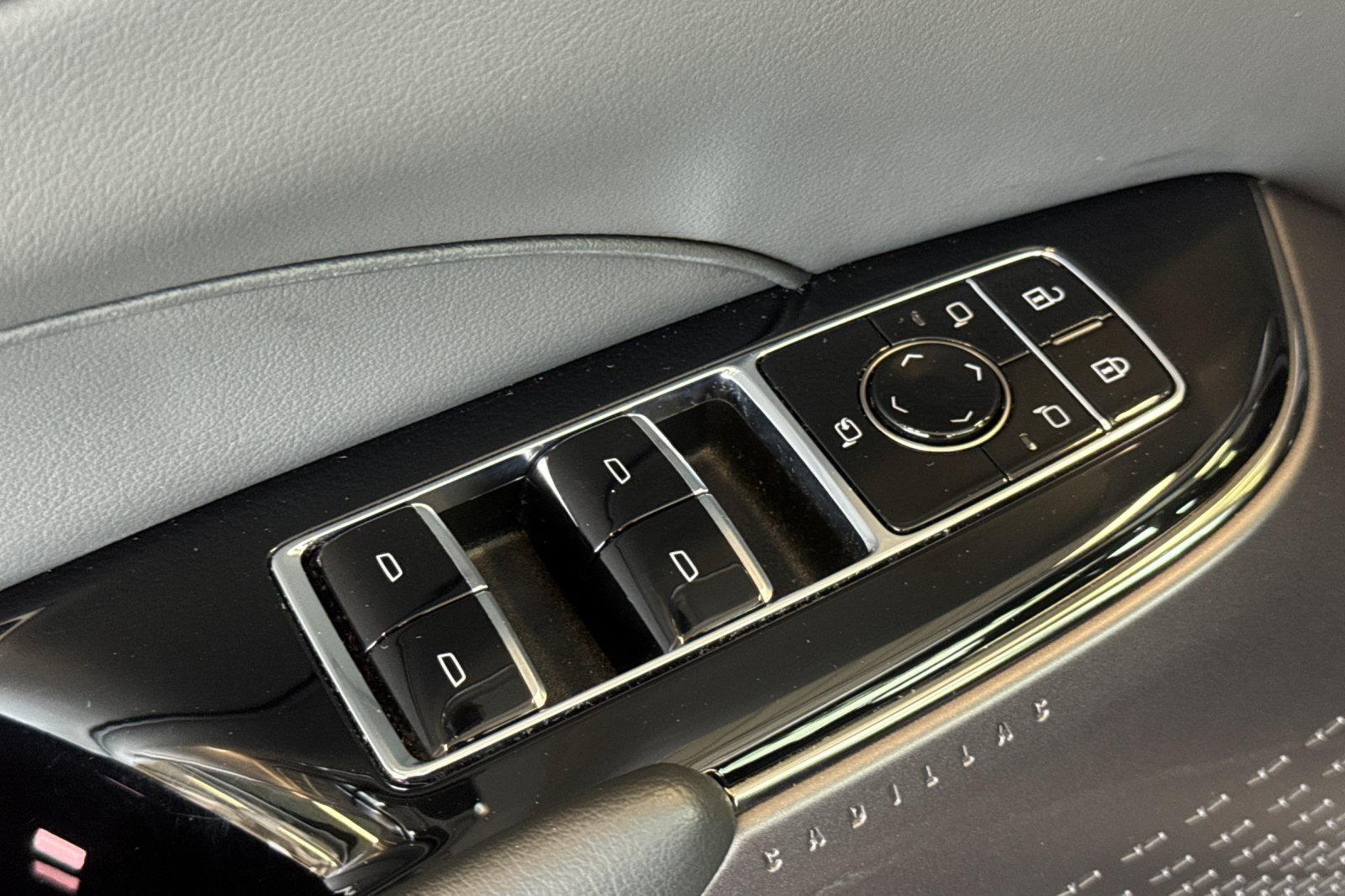 Used 2024 Cadillac Lyriq Luxury RWD image 11