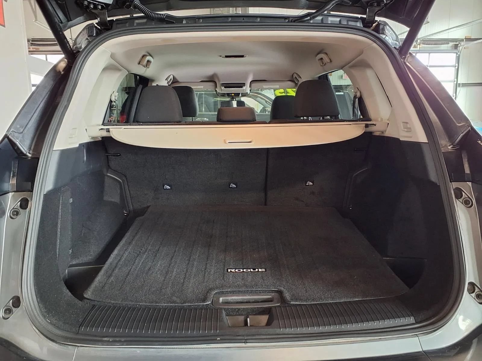 Used 2025 Nissan Rogue SV AWD/4WD image 6