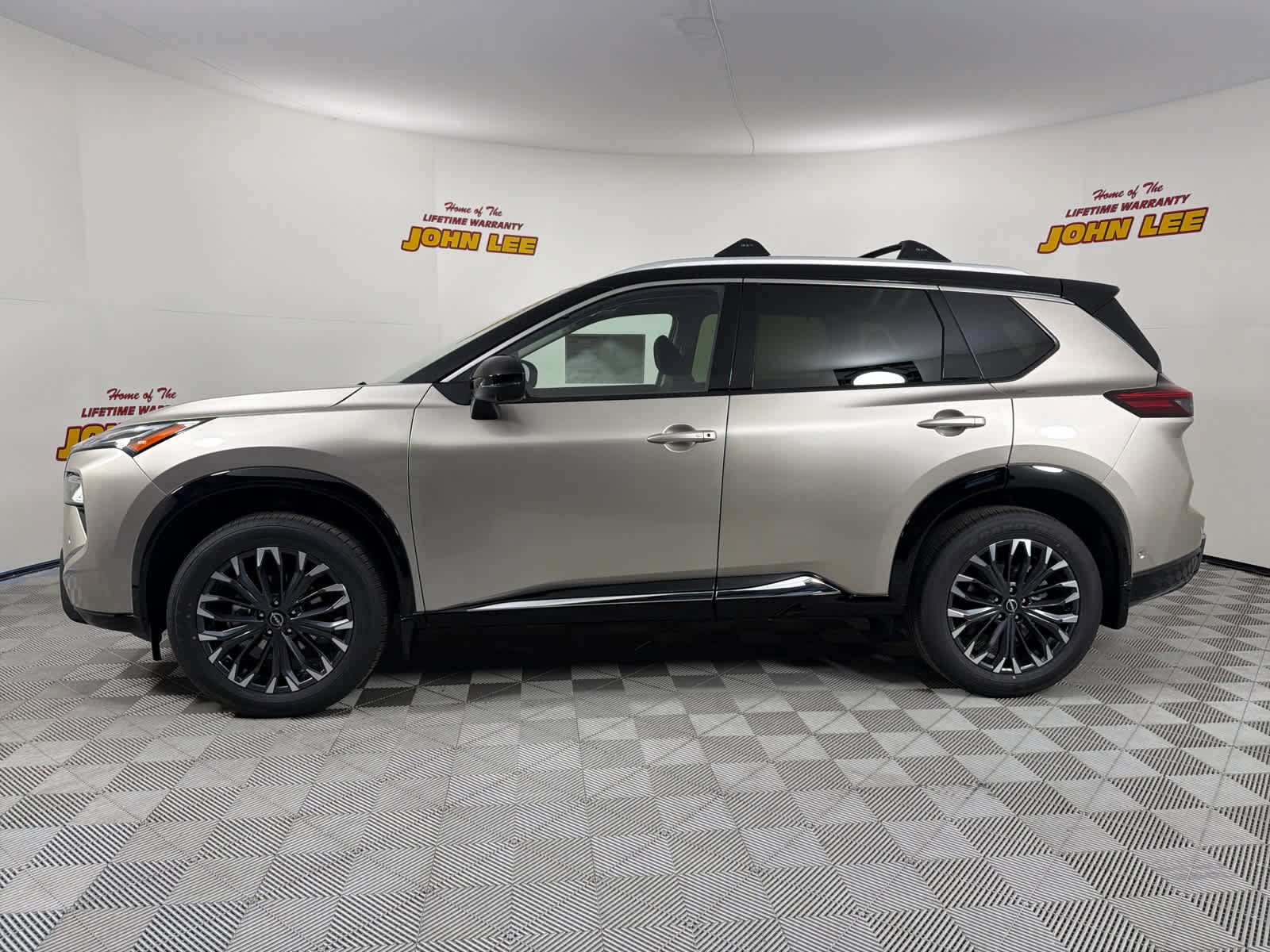 New 2026 Nissan Rogue Platinum image 2