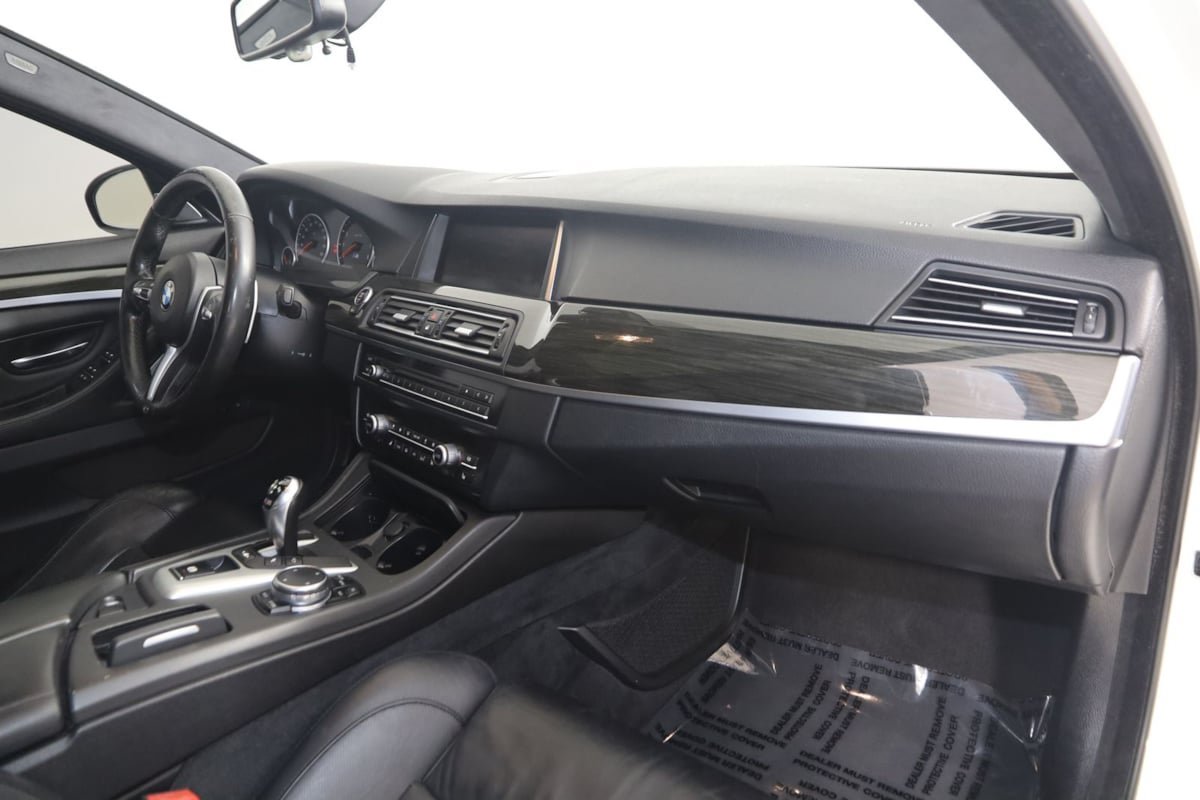 Used 2015 BMW M5 RWD image 44