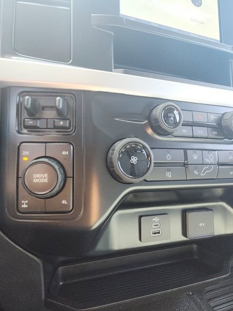 New 2026 Ford F250 XL w/ XL Chrome Package image 40