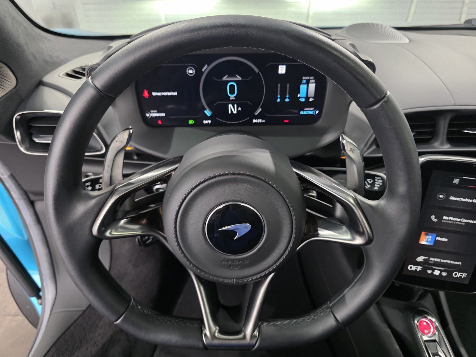 Used 2023 McLaren Artura RWD image 8